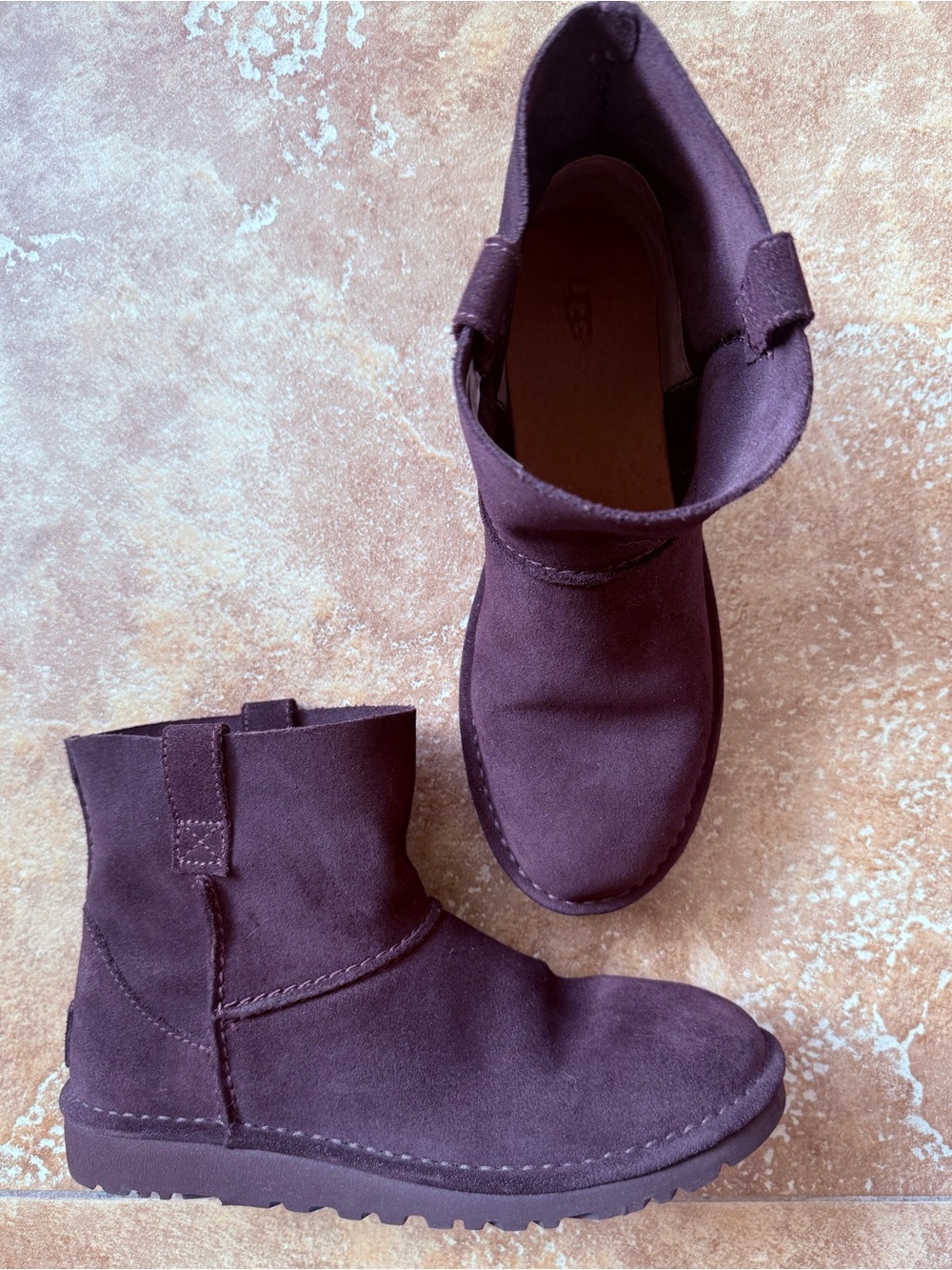 Preowned UGG Plum Suede Short Booties Women size 38, 7
